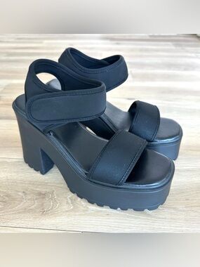 Olivia Miller Black Platform Sandals Women’s Size 8 M, NWOT